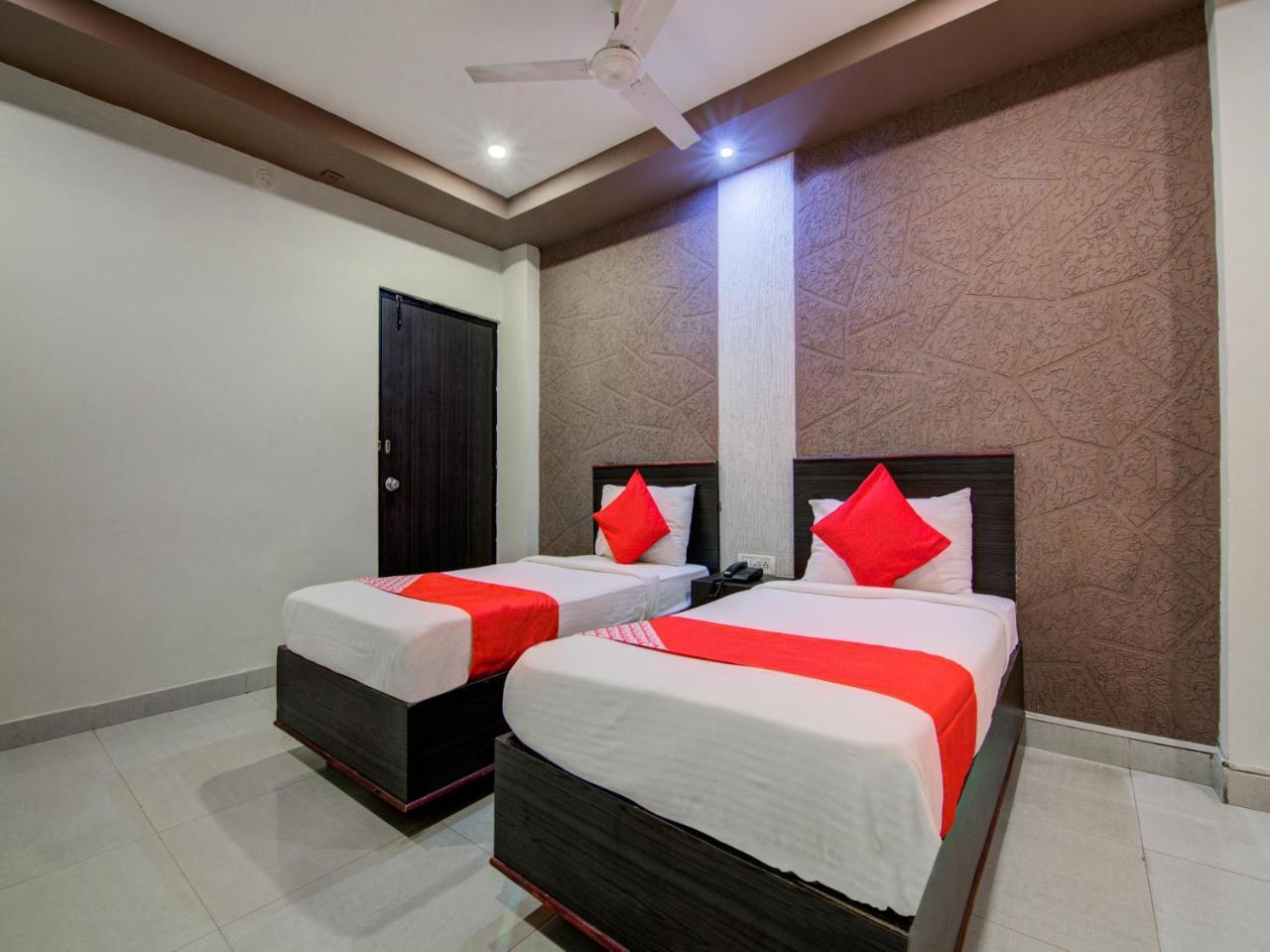Oyo 16961 Sea Rock Hotel วิสาขปัตนัม ภายนอก รูปภาพ