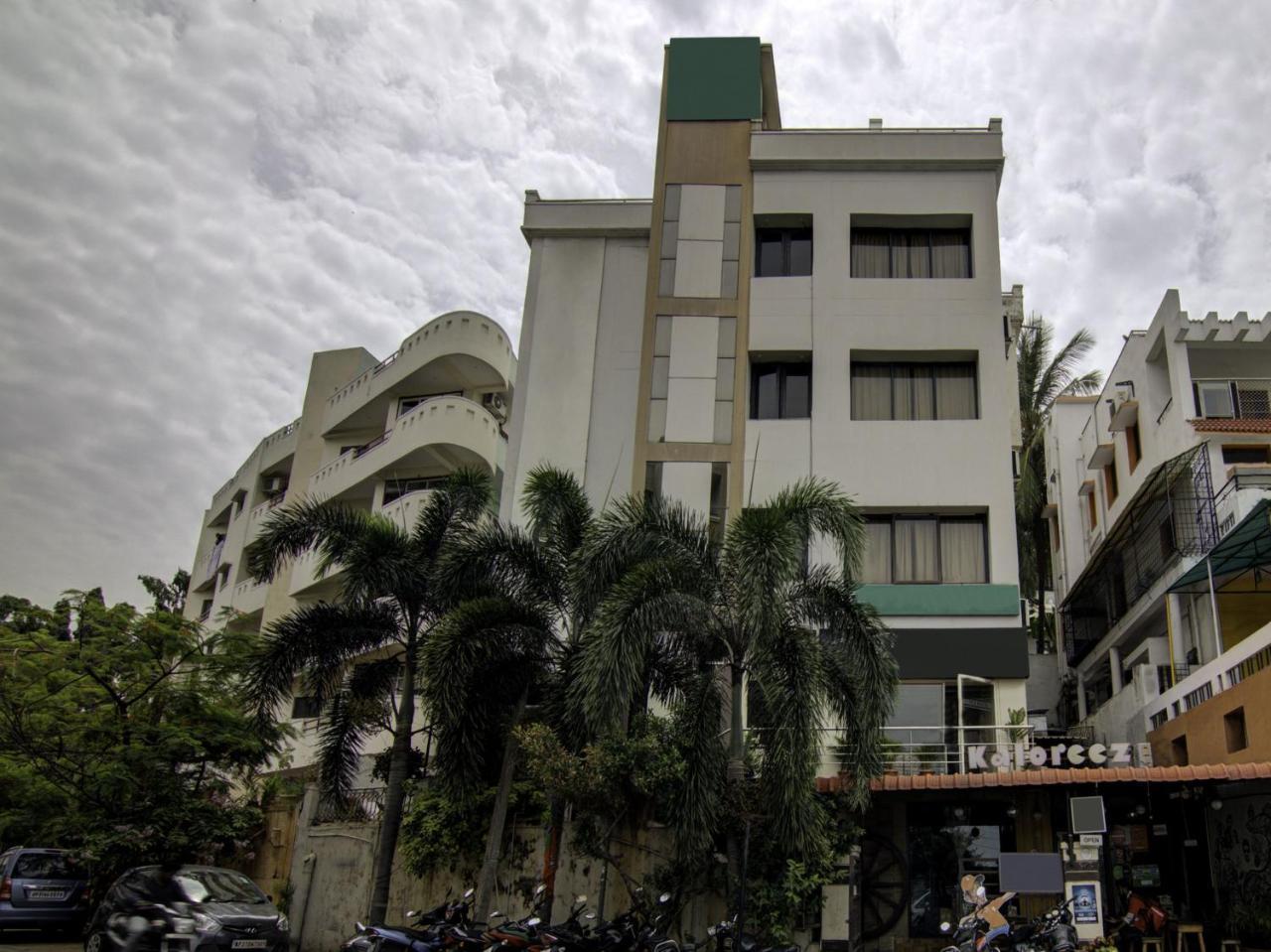 Oyo 16961 Sea Rock Hotel วิสาขปัตนัม ภายนอก รูปภาพ