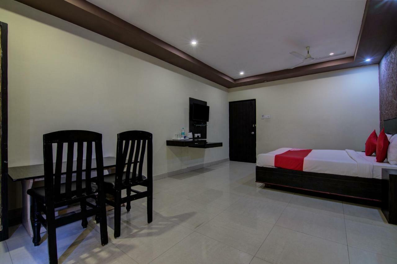 Oyo 16961 Sea Rock Hotel วิสาขปัตนัม ภายนอก รูปภาพ