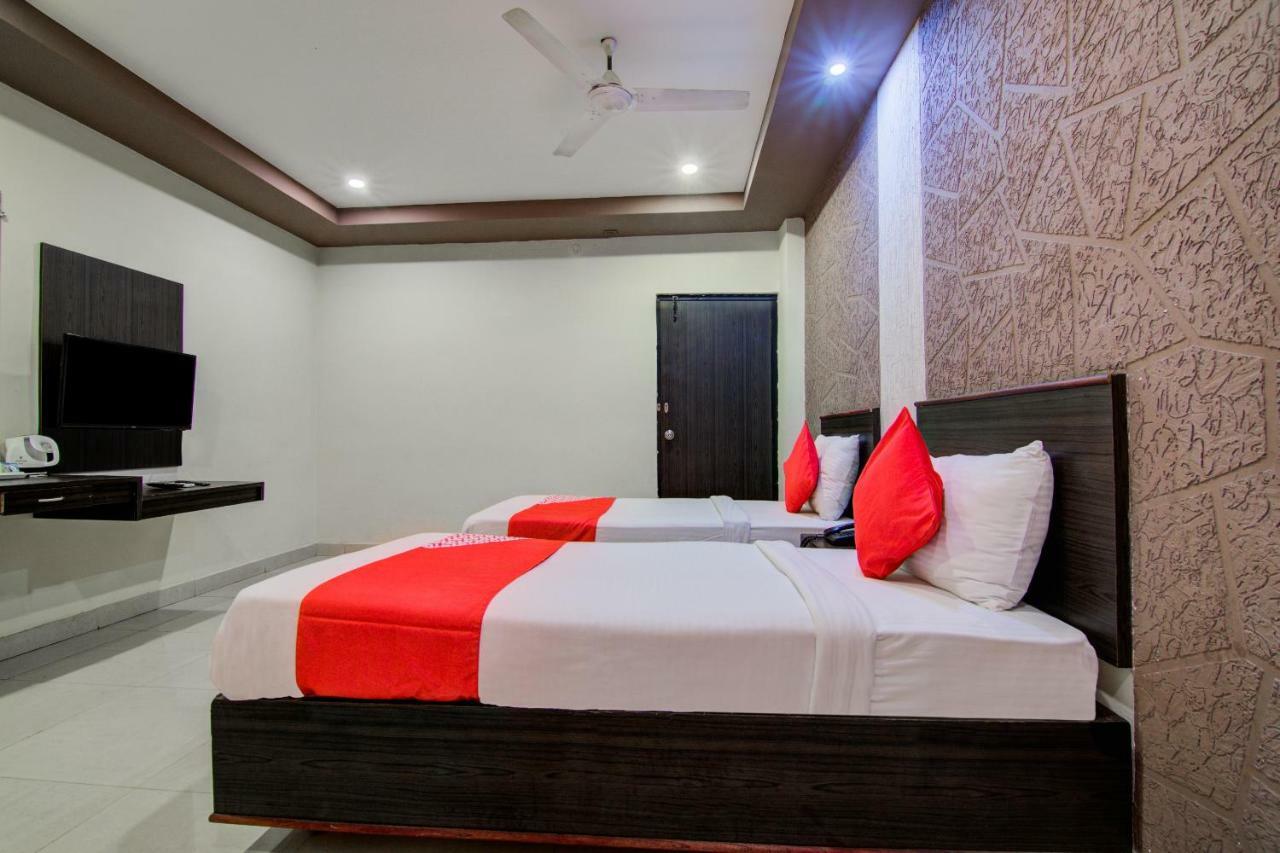 Oyo 16961 Sea Rock Hotel วิสาขปัตนัม ภายนอก รูปภาพ